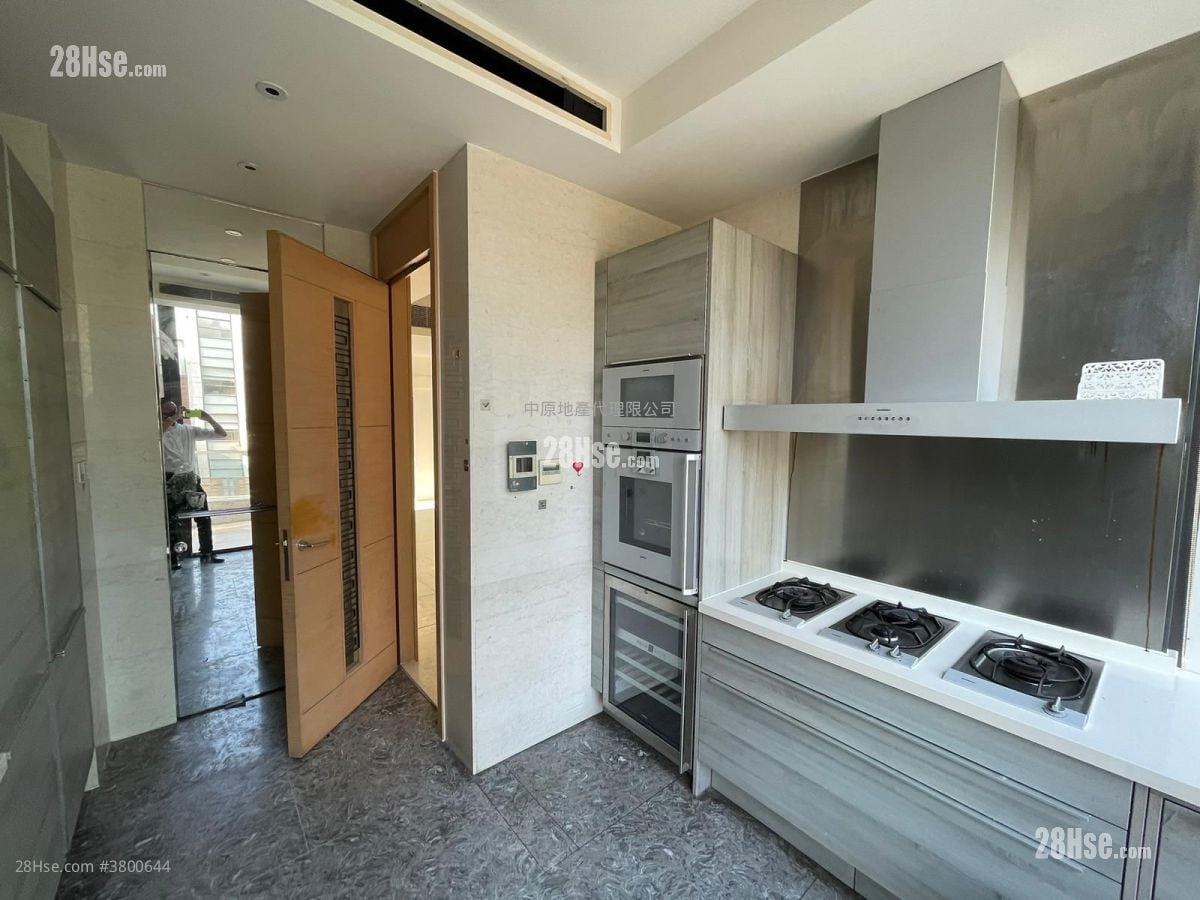 Valais Sell 3 Bedrooms 1,812 ft²