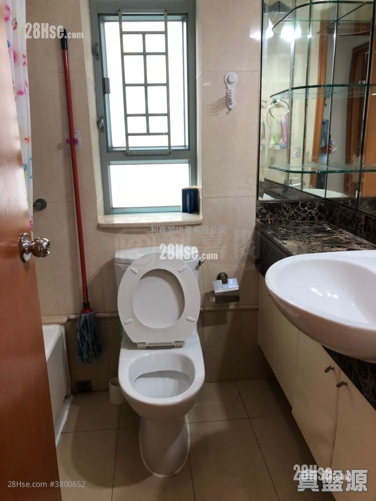 Seaview Crescent Rental 2 Bedrooms , 1 Bathroom 508 ft²