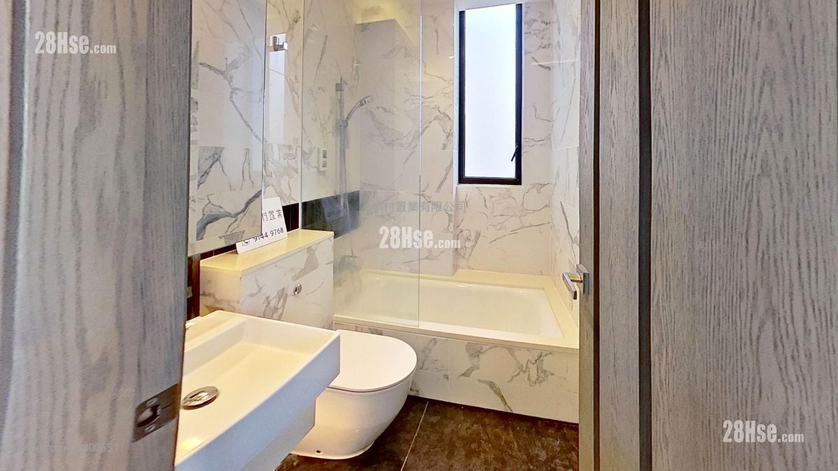 bathroom: Alpine 18 Rental 1 Bedroom , 1 Bathroom 319 ft²