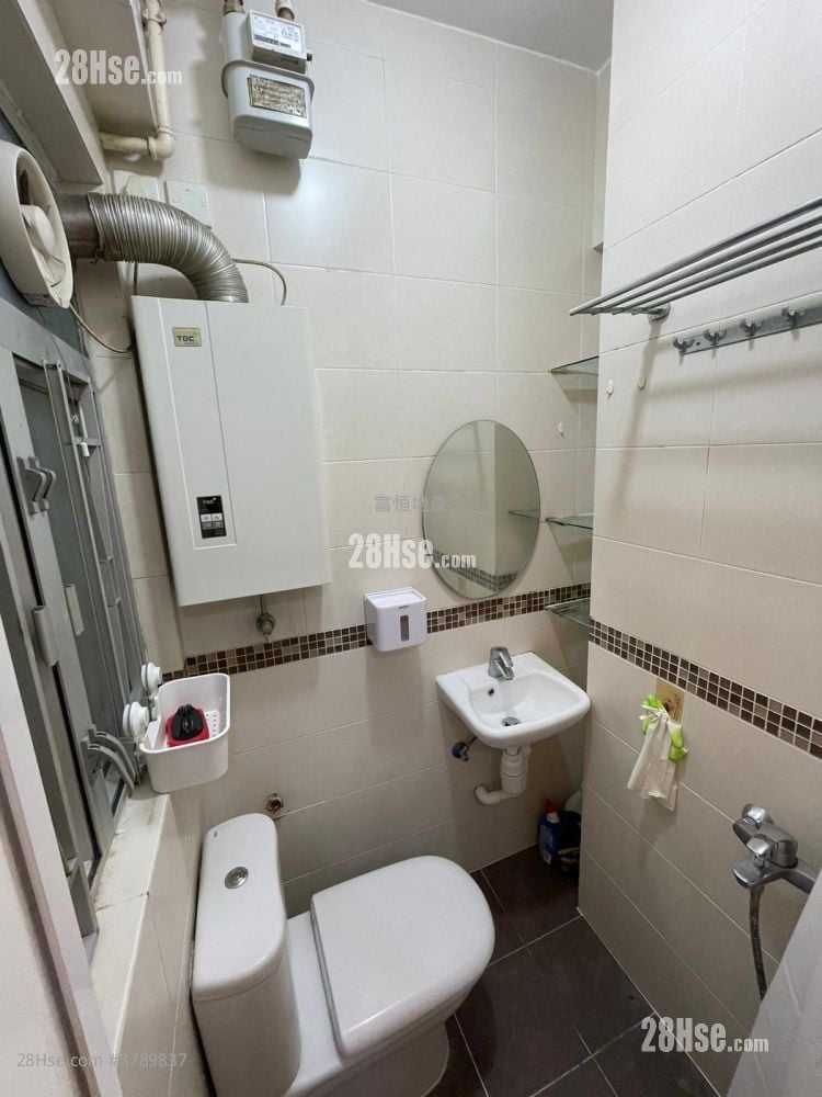 Whampoa Building Sell 2 Bedrooms , 1 Bathroom 372 ft²