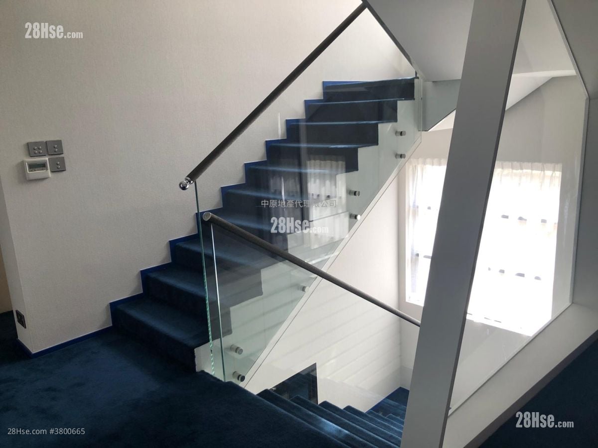 Valais Sell 4 Bedrooms 2,771 ft²