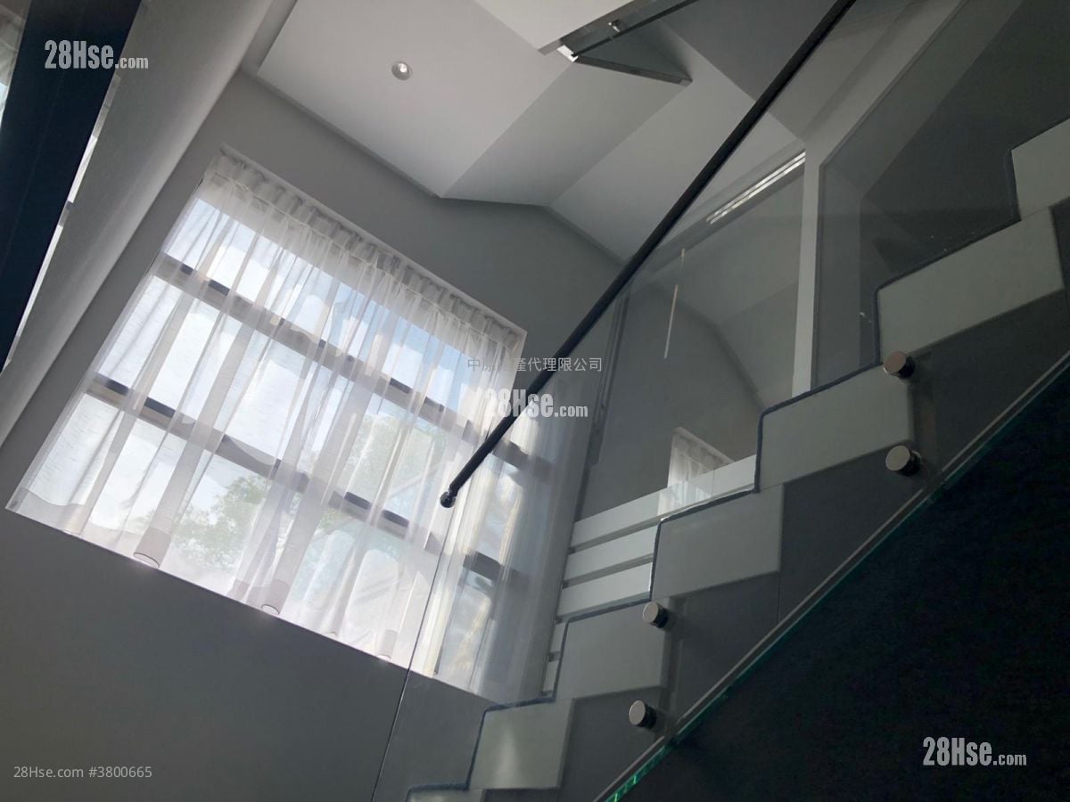 Valais Sell 4 Bedrooms 2,771 ft²