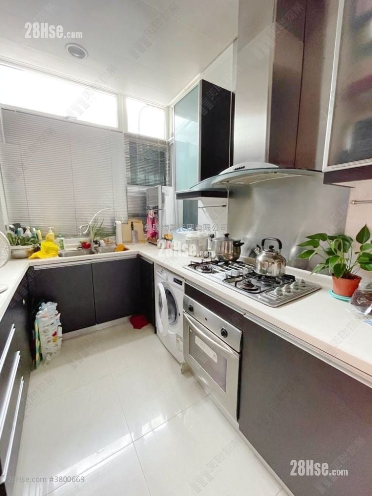 Miami Crescent Sell 4 Bedrooms 1,795 ft²