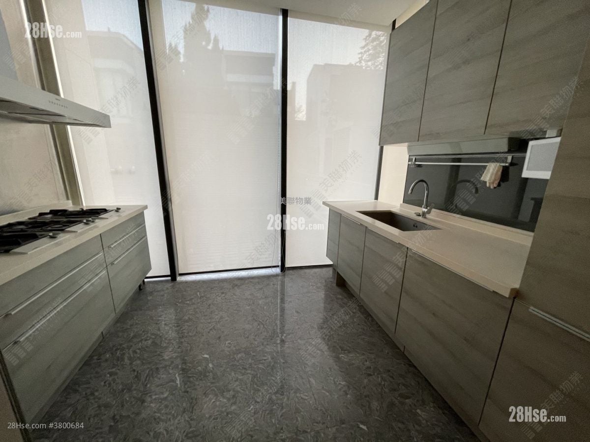 Valais Sell 3 Bedrooms 1,815 ft²