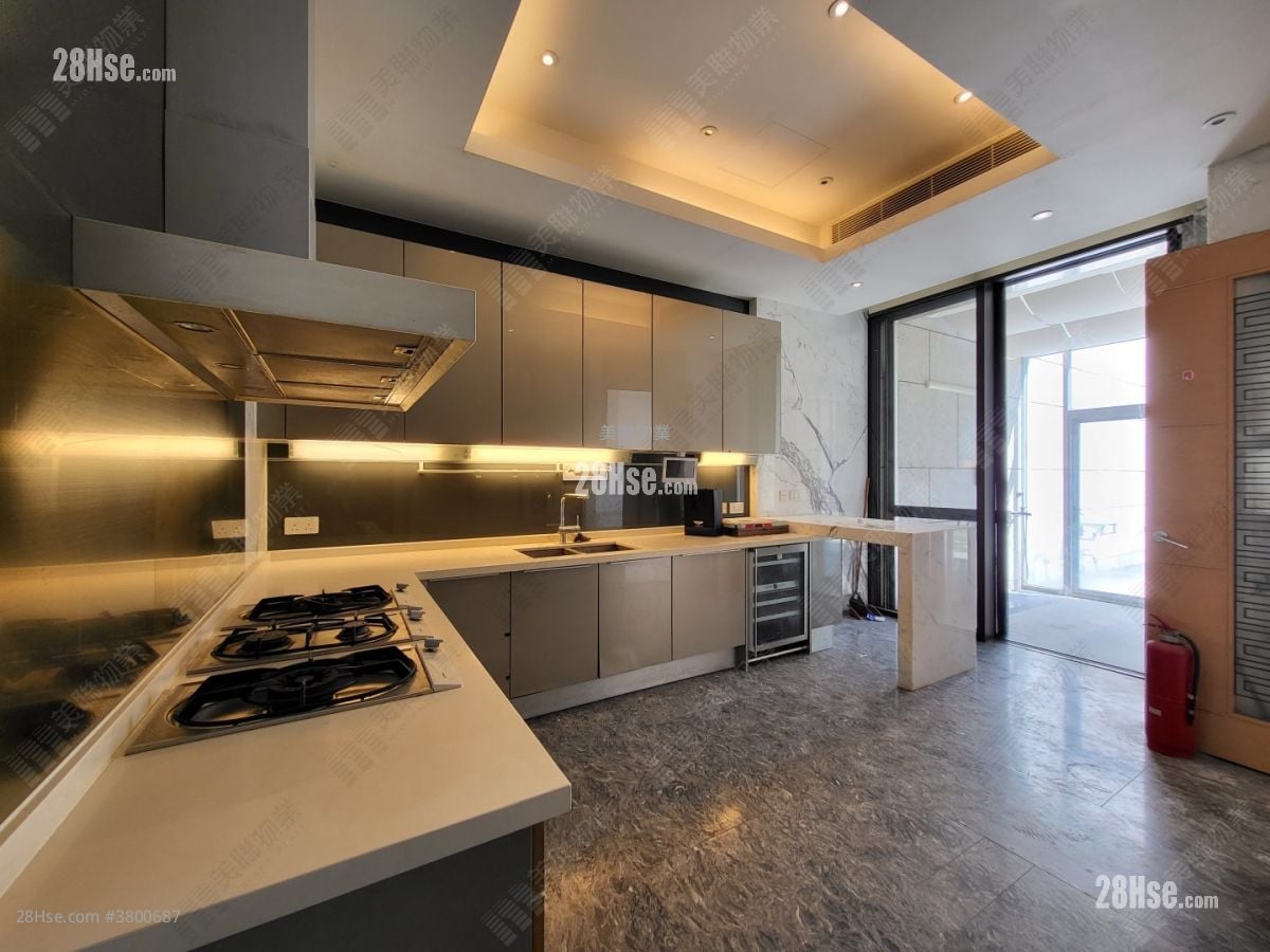 Valais Sell 5+ Bedrooms 2,771 ft²