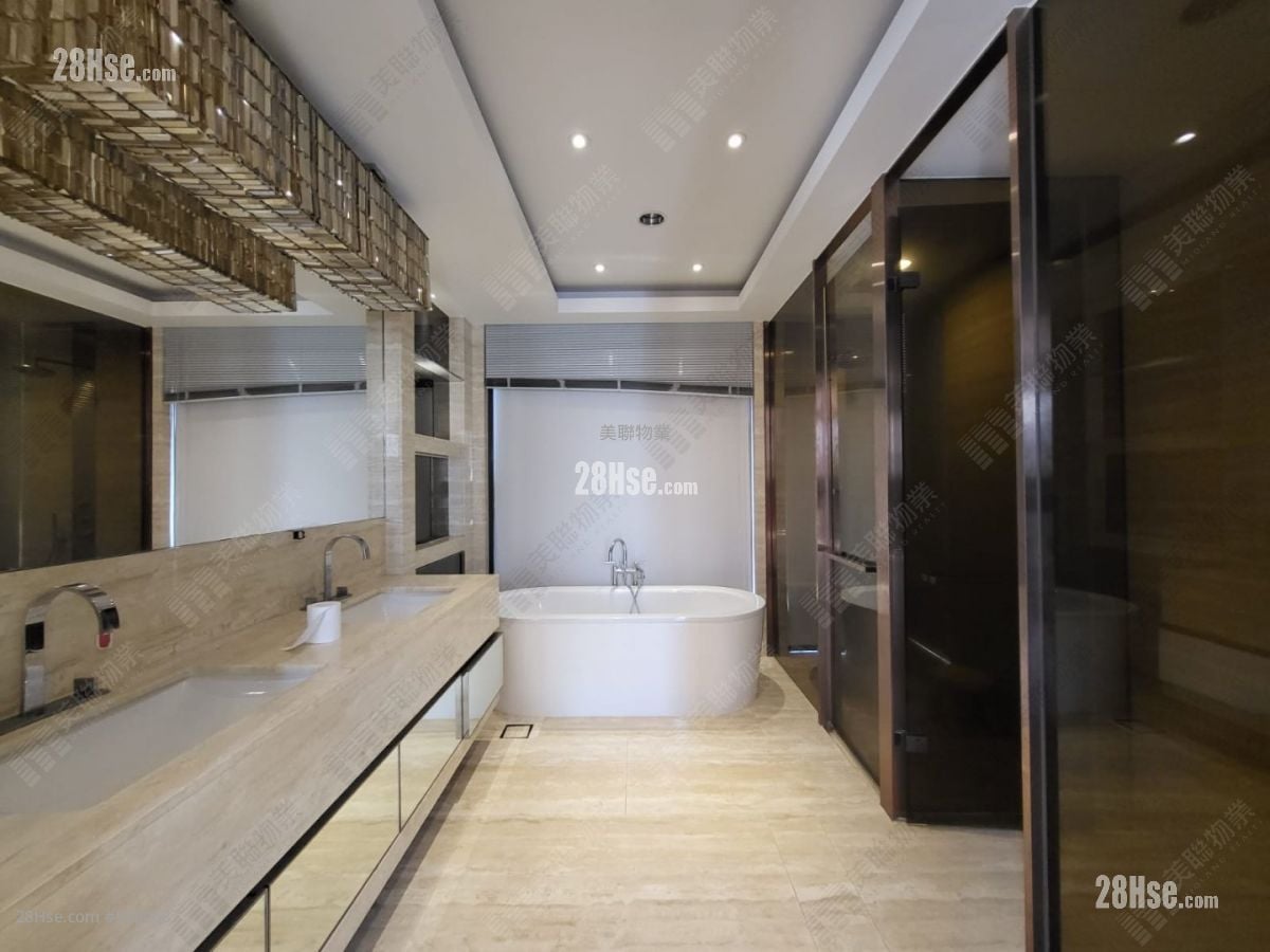 Valais Sell 5+ Bedrooms 2,771 ft²