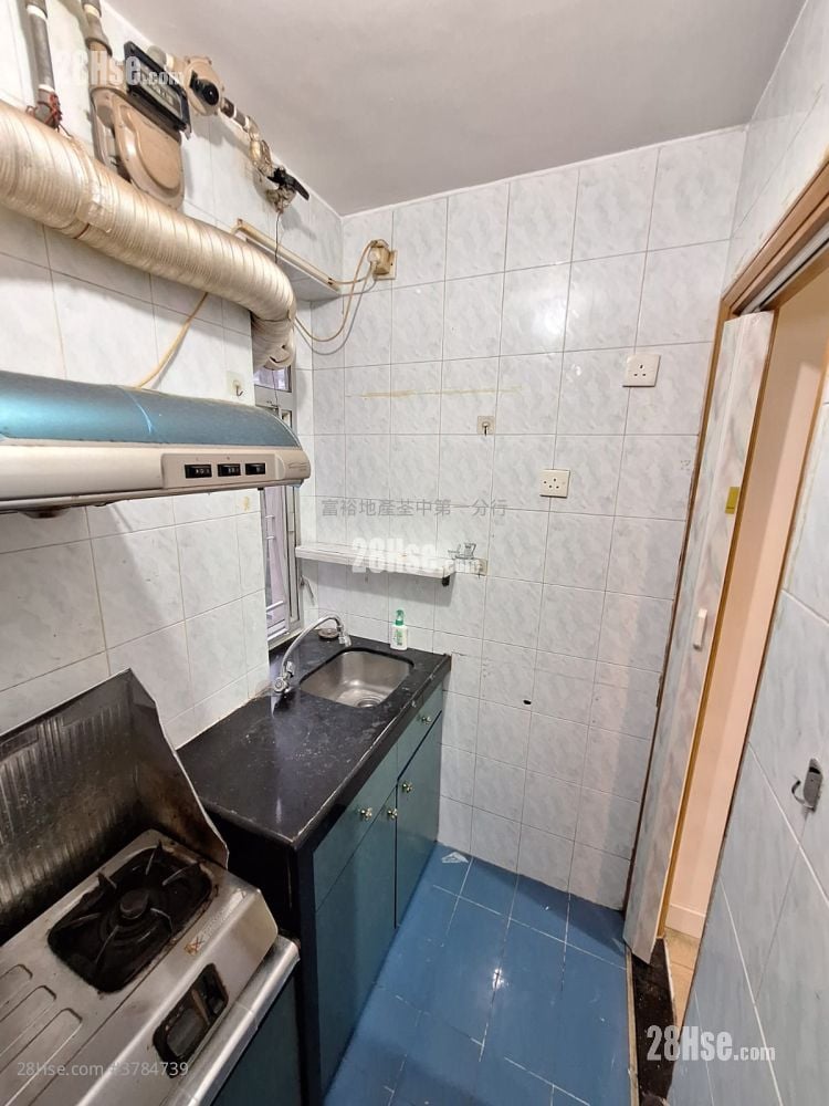 Tsuen Wan Centre Sell 2 Bedrooms 329 ft²