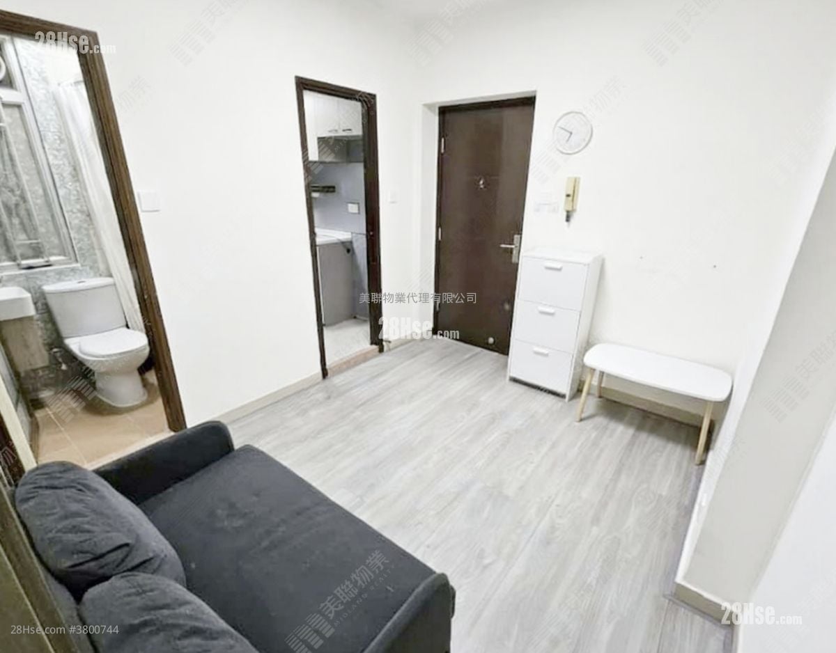 Golden Lion Garden Rental 2 Bedrooms 260 ft²