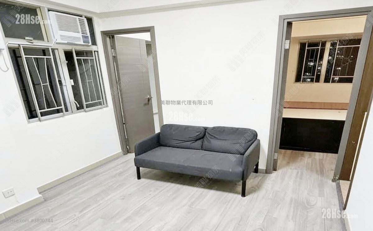 Golden Lion Garden Rental 2 Bedrooms 260 ft²