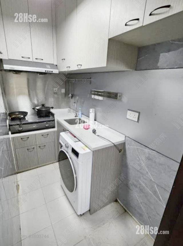 Golden Lion Garden Rental 2 Bedrooms 260 ft²