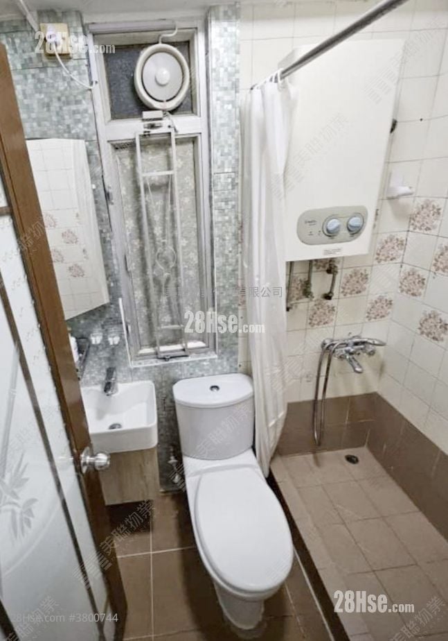 Golden Lion Garden Rental 2 Bedrooms 260 ft²