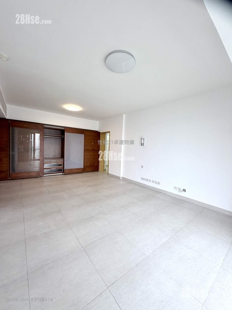 君临天下 租盘 4 房 , 4 浴室 3,174 平方尺