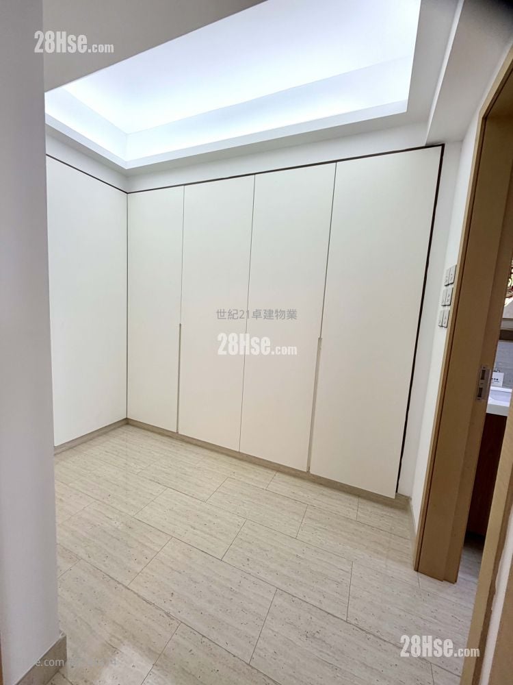 君临天下 租盘 4 房 , 4 浴室 3,174 平方尺