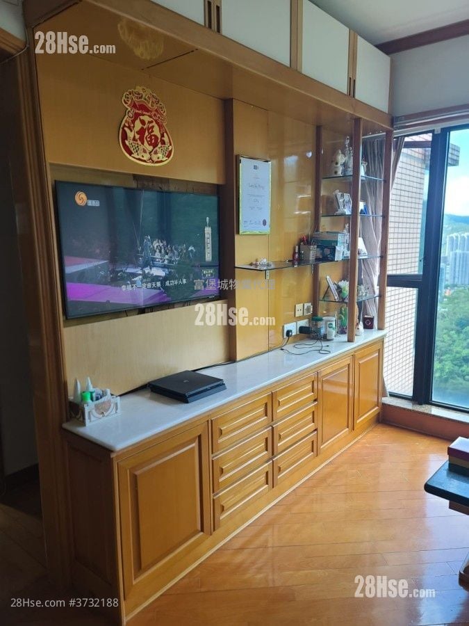 Castello Sell 2 Bedrooms , 1 Bathroom 580 ft²