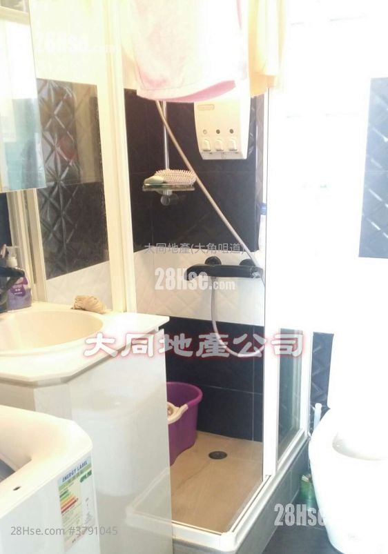 Man On Building Sell 217 ft²