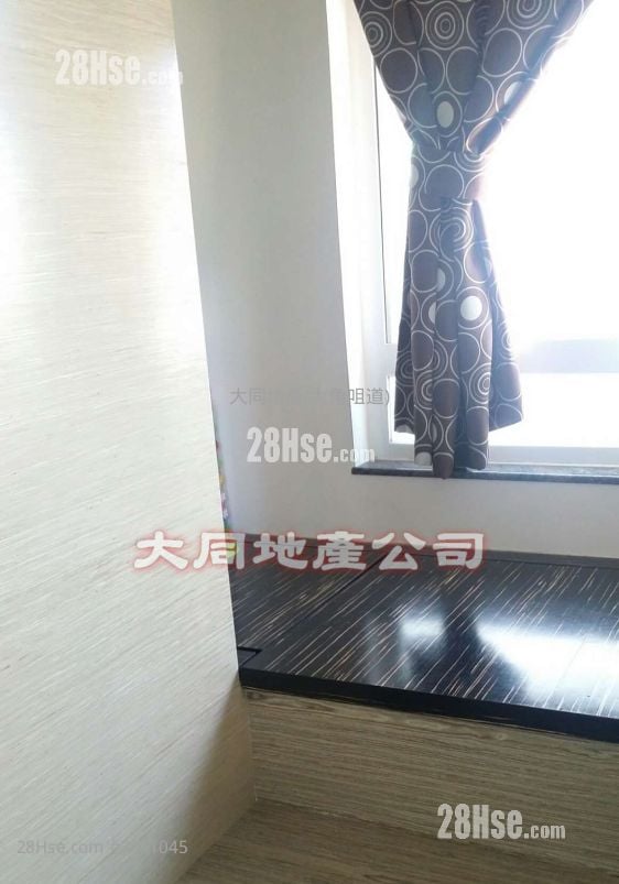 Man On Building Sell 217 ft²