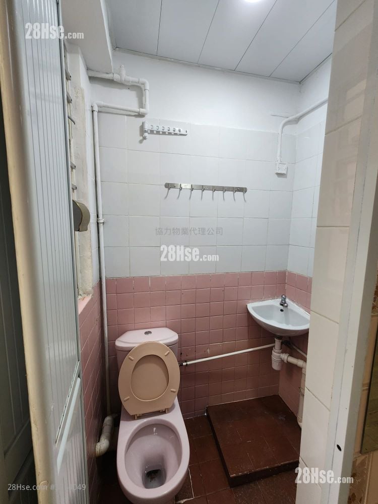 唐楼 租盘 2 房 , 1 浴室 325 平方尺