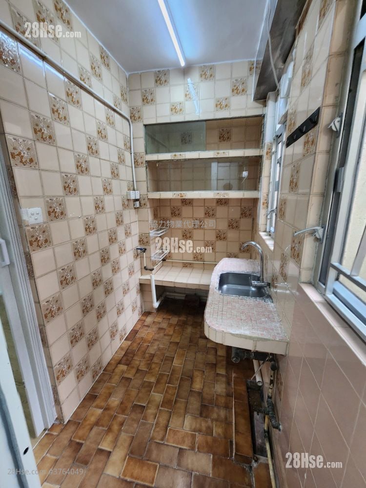 唐楼 租盘 2 房 , 1 浴室 325 平方尺