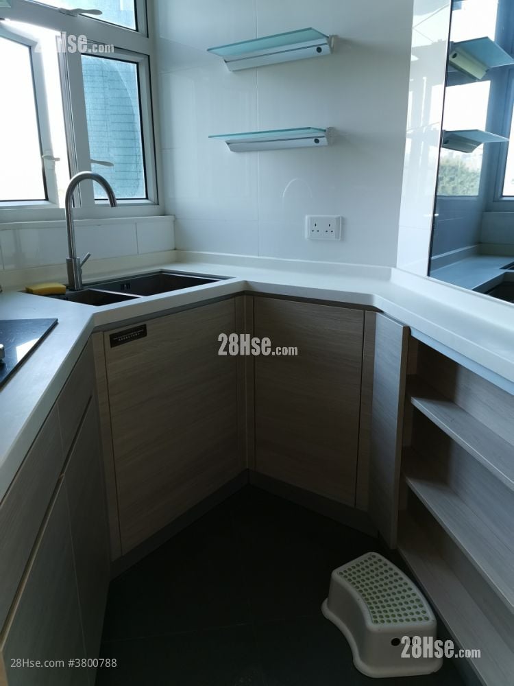 峻滢 租盘 5+ 房 , 2 浴室 737 平方尺