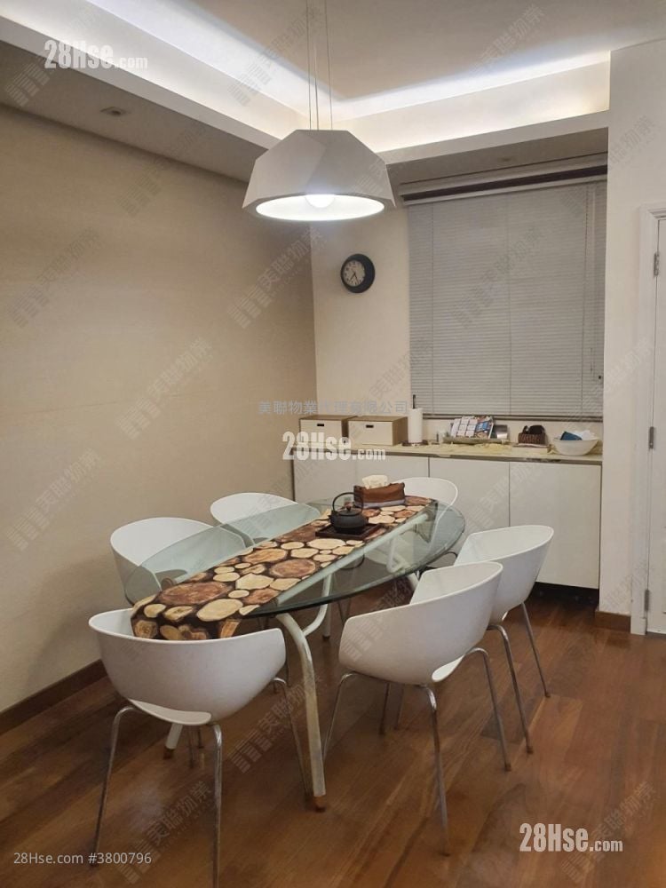 living room: Seasons Villas Sell 3 Bedrooms , 2 Bathrooms 933 ft²