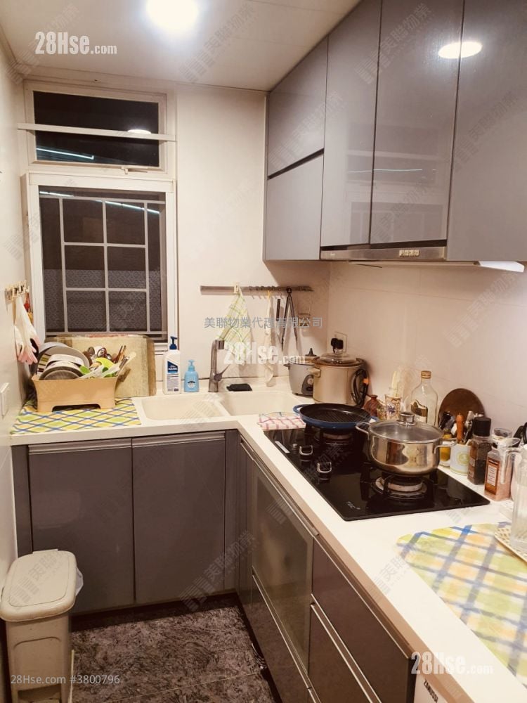 kitchen: Seasons Villas Sell 3 Bedrooms , 2 Bathrooms 933 ft²