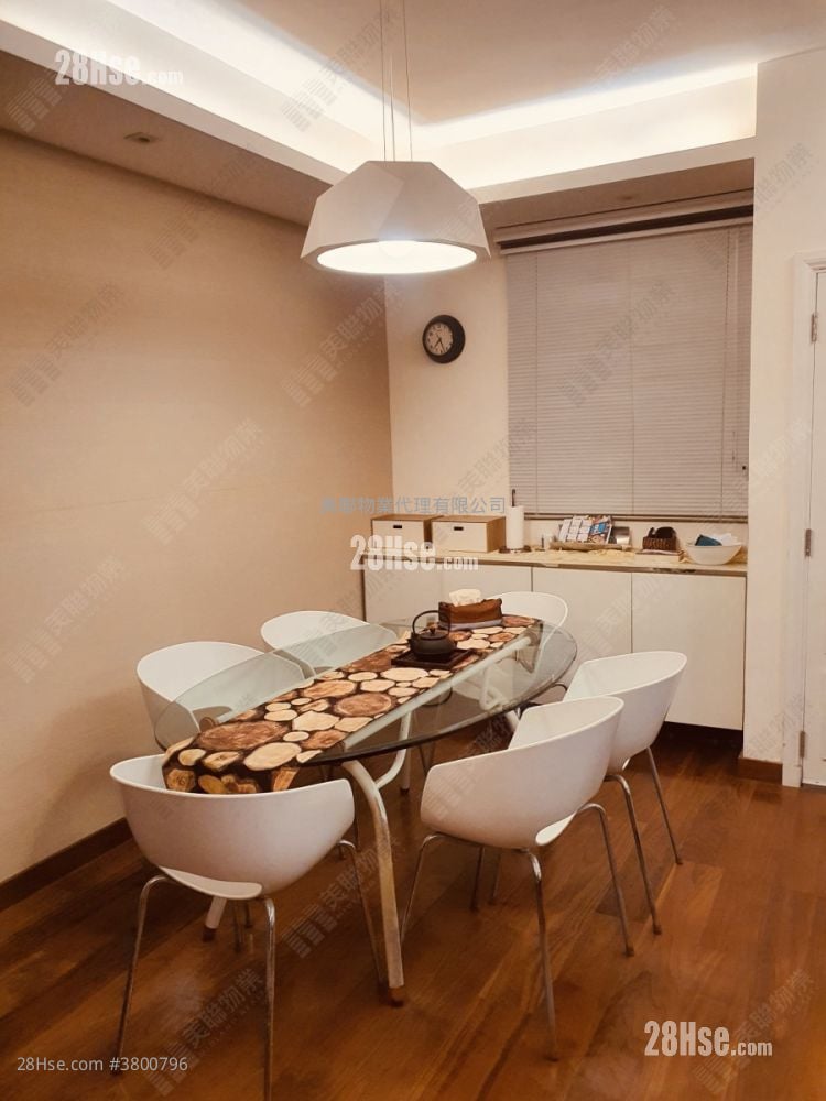 living room: Seasons Villas Sell 3 Bedrooms , 2 Bathrooms 933 ft²