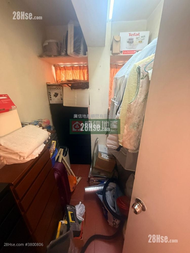 Cosmopolitan Estate Sell 3 Bedrooms , 1 Bathroom 425 ft²