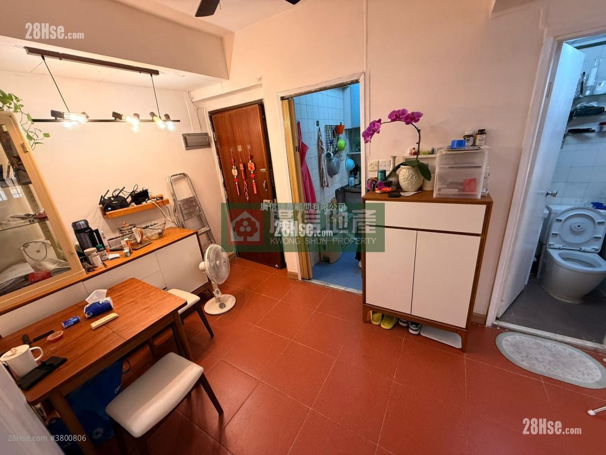 Cosmopolitan Estate Sell 3 Bedrooms , 1 Bathroom 425 ft²