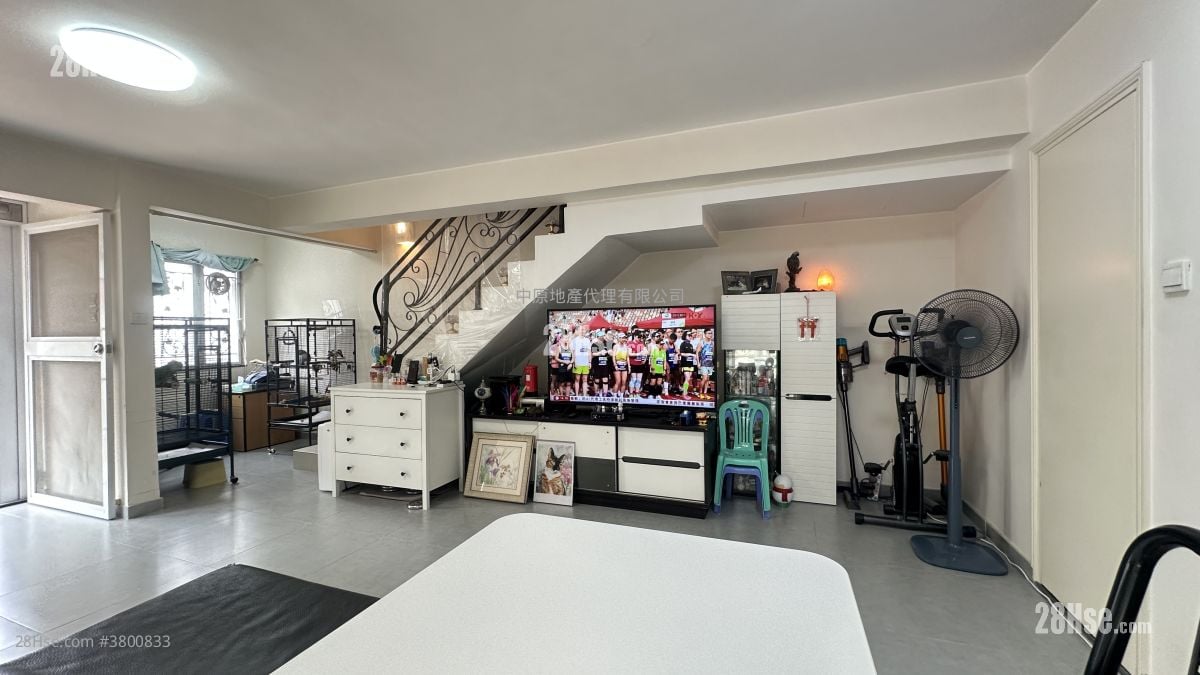 Maple Garden Sell 4 Bedrooms , 2 Bathrooms 698 ft²