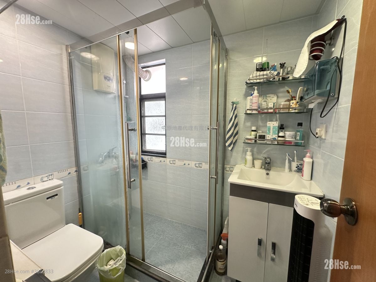 Maple Garden Sell 4 Bedrooms , 2 Bathrooms 698 ft²