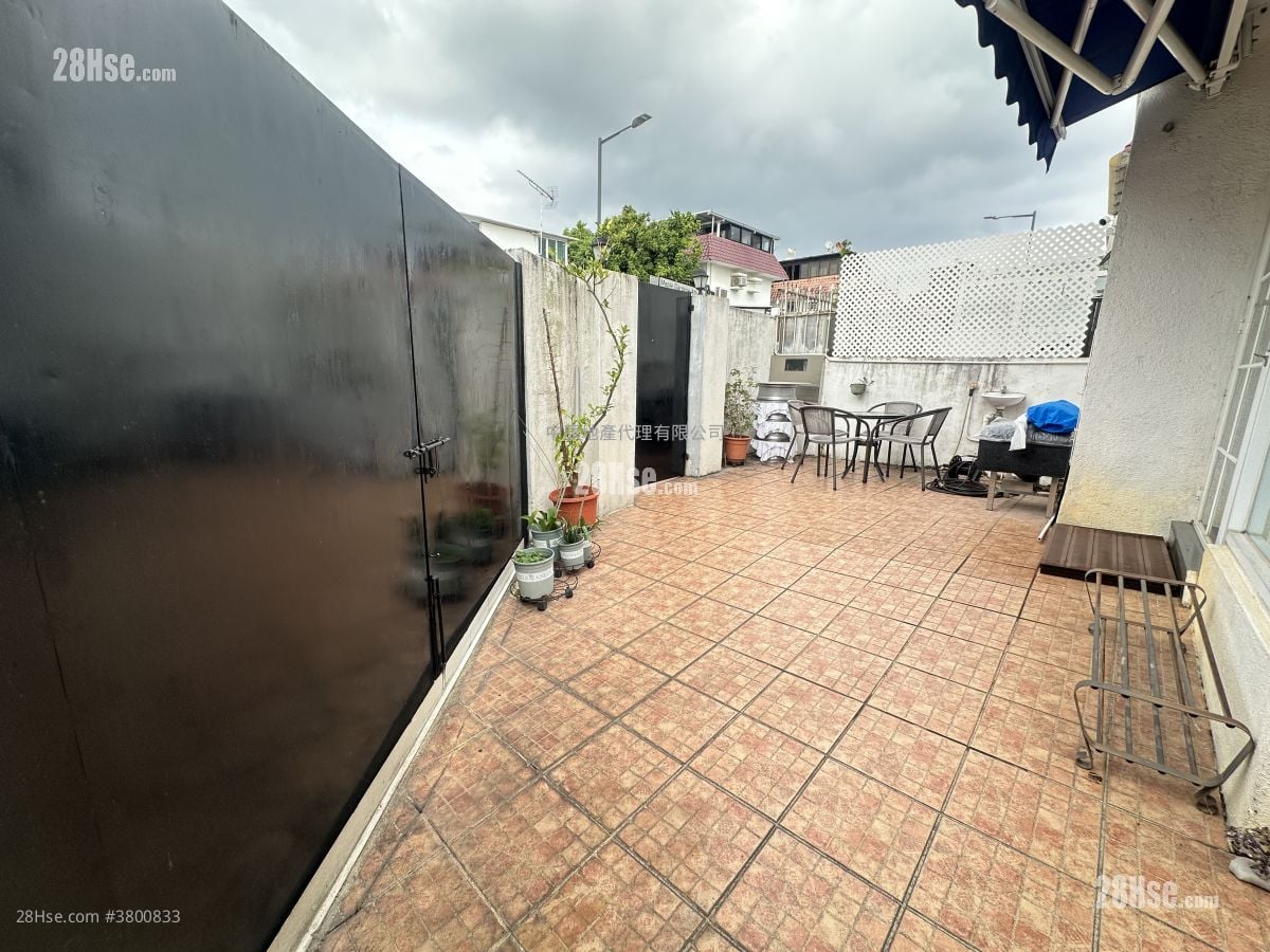 Maple Garden Sell 4 Bedrooms , 2 Bathrooms 698 ft²