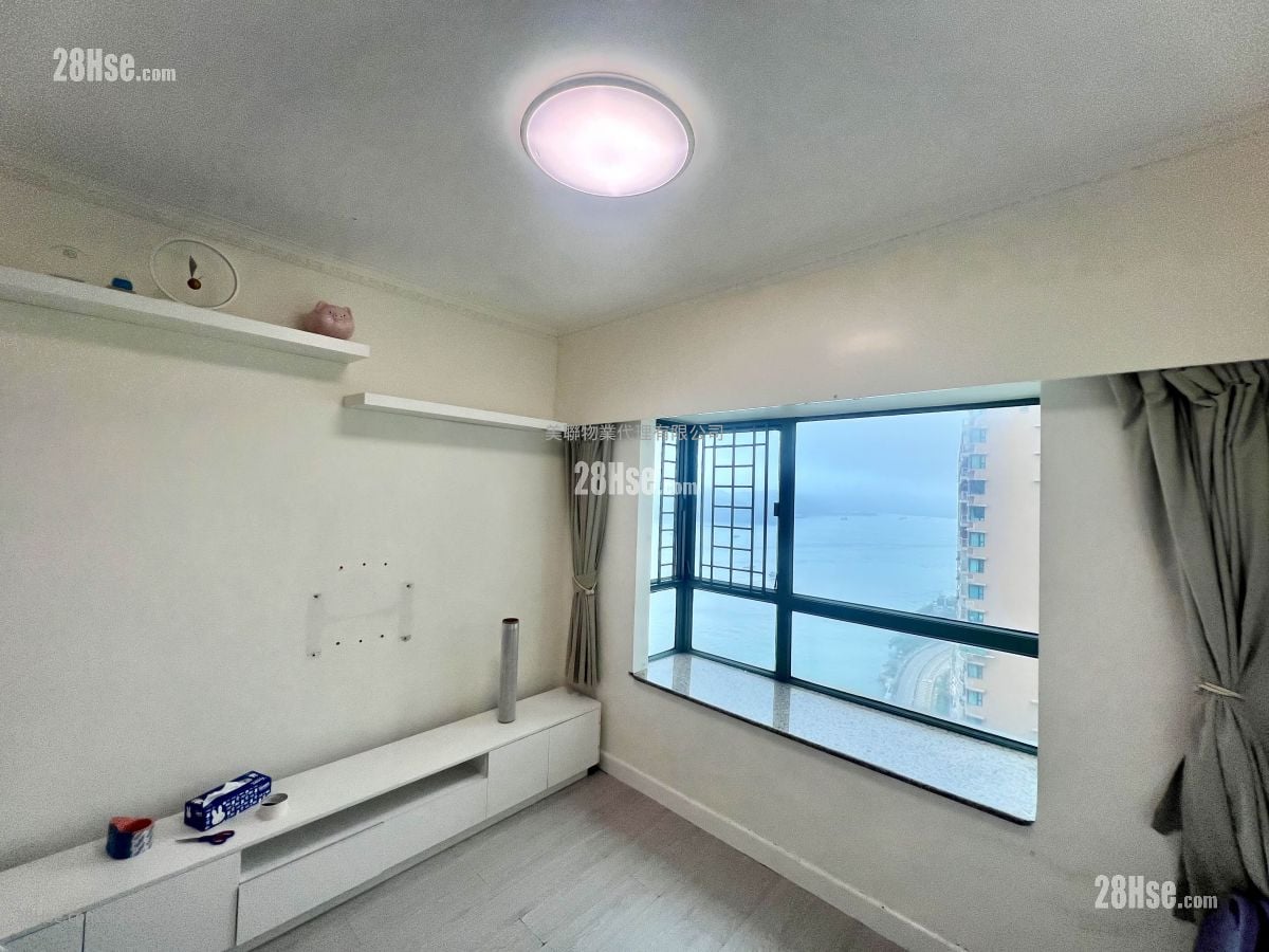 living room: Sea Crest Villa Sell 3 Bedrooms , 2 Bathrooms 617 ft²