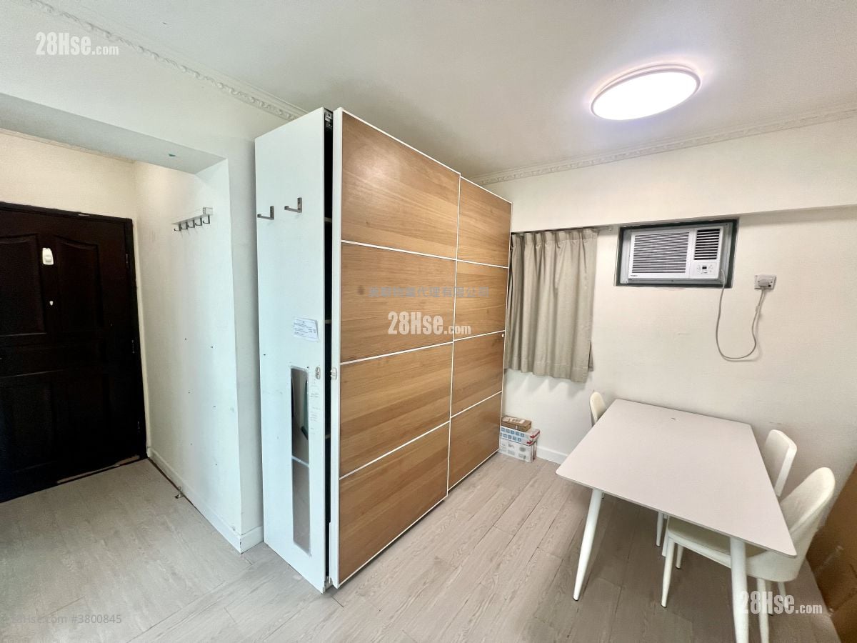 living room: Sea Crest Villa Sell 3 Bedrooms , 2 Bathrooms 617 ft²