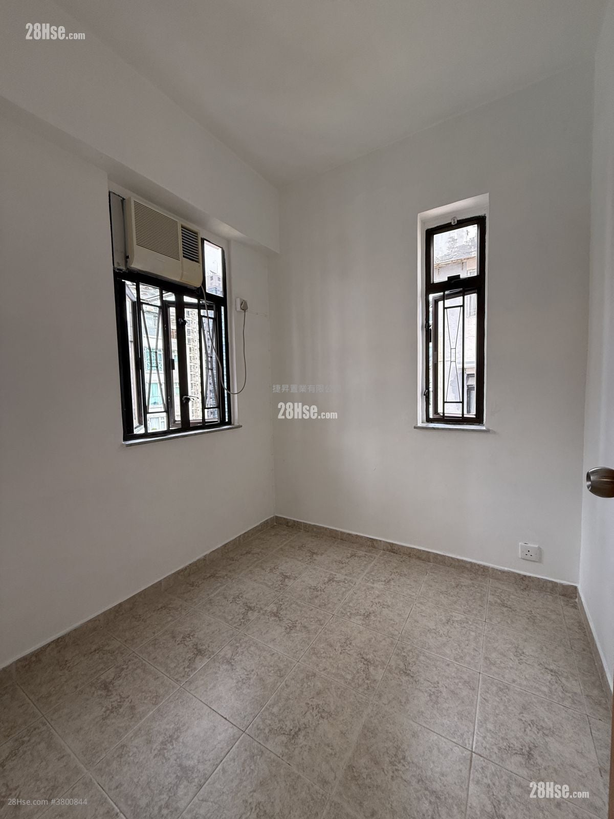 龙华大厦 租盘 2 房 , 1 浴室 307 平方尺