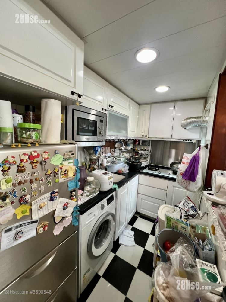 kitchen: Rhine Garden Sell 3 Bedrooms , 2 Bathrooms 630 ft²