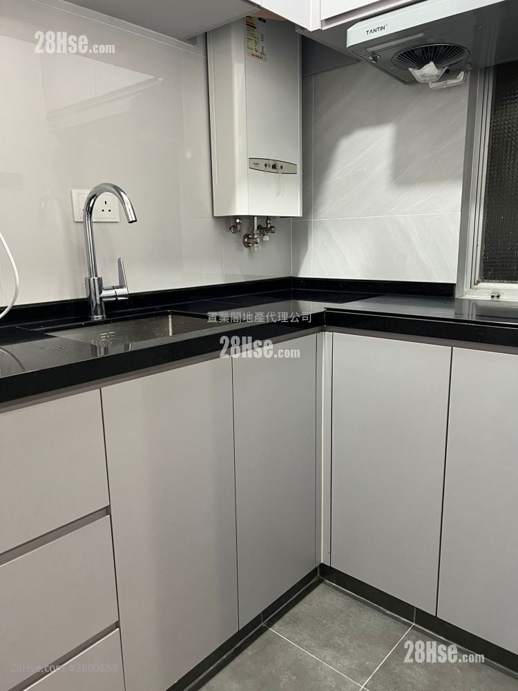 Laichikok Bay Garden Sell 2 Bedrooms , 1 Bathroom 435 ft²