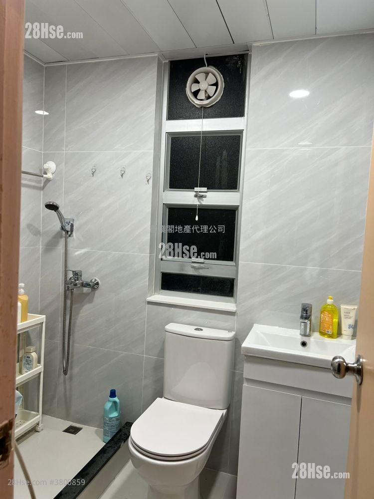 Laichikok Bay Garden Sell 2 Bedrooms , 1 Bathroom 435 ft²