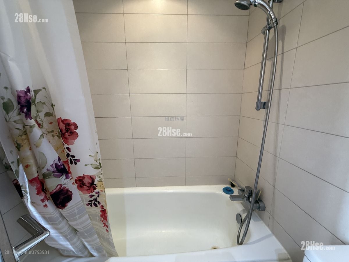 Island Crest Sell 2 Bedrooms , 1 Bathroom 559 ft²