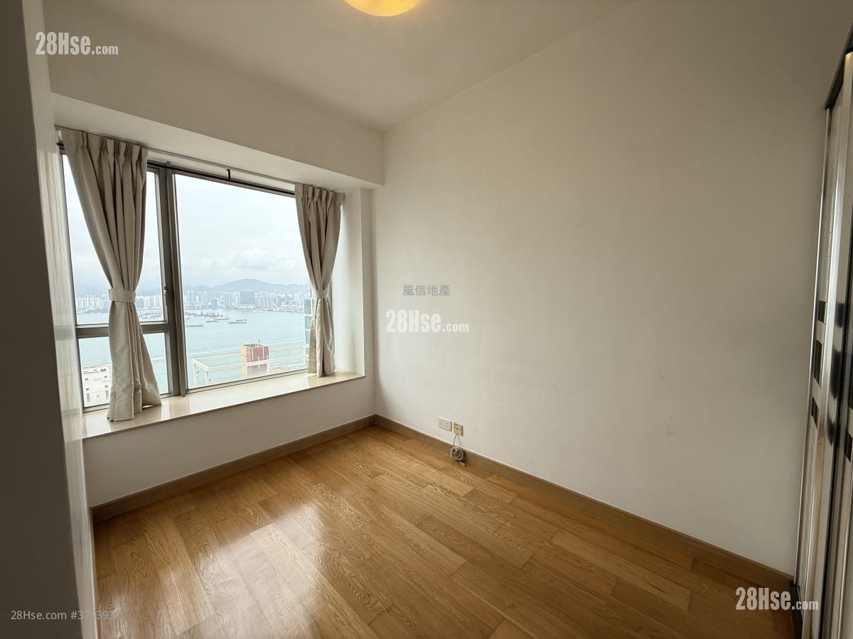 Island Crest Sell 2 Bedrooms , 1 Bathroom 559 ft²