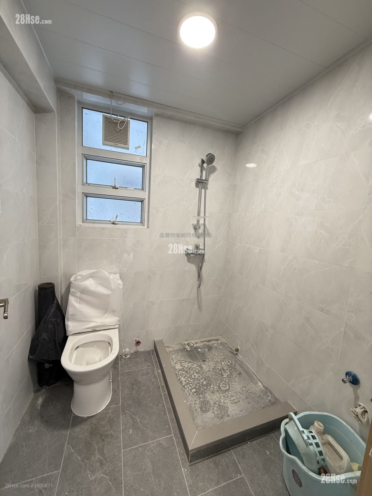 Wah To Building Sell 3 Bedrooms , 1 Bathroom 492 ft²