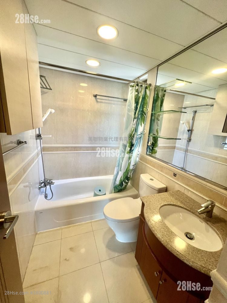 浴室: 碧堤半岛 售盘 2 房 , 1 浴室 575 平方尺