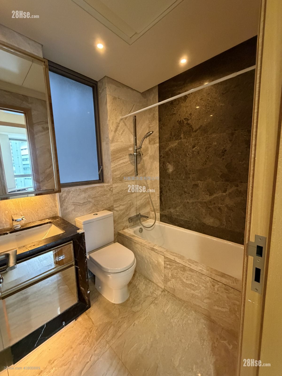 Grand Austin 租盘 3 房 , 2 浴室 889 平方尺