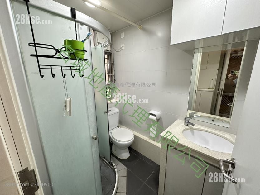 Mei Pak Court Sell 2 Bedrooms , 1 Bathroom 445 ft²