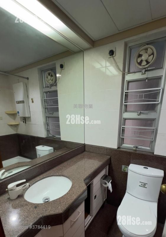 Flora Plaza Rental 2 Bedrooms , 1 Bathroom 370 ft²