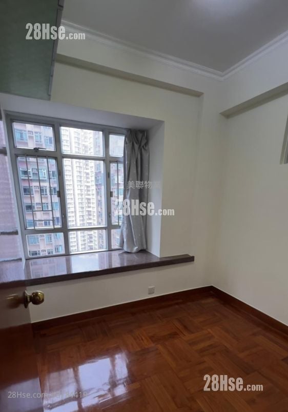 Flora Plaza Rental 2 Bedrooms , 1 Bathroom 370 ft²