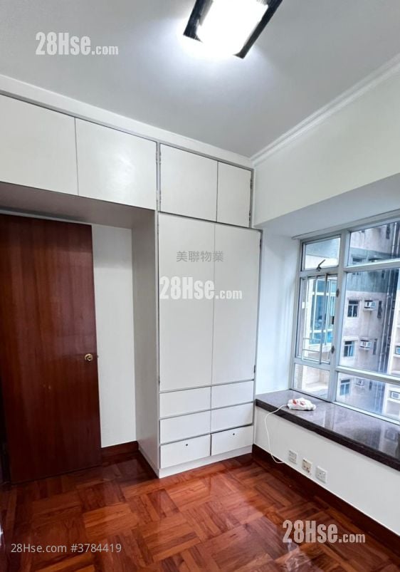 Flora Plaza Rental 2 Bedrooms , 1 Bathroom 370 ft²