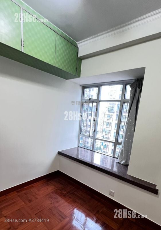 Flora Plaza Rental 2 Bedrooms , 1 Bathroom 370 ft²