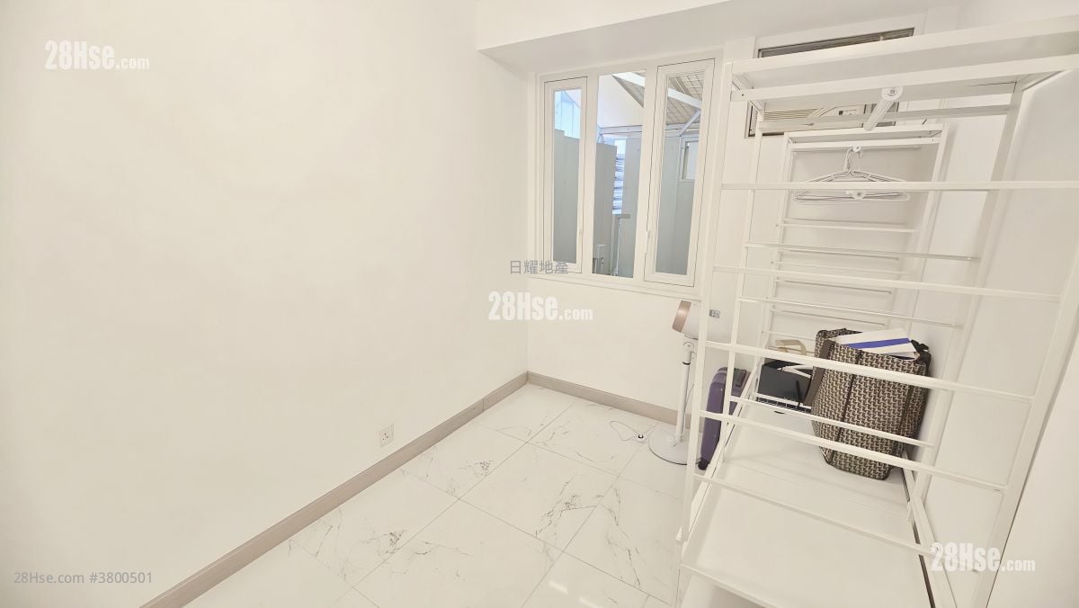 Arts Building Rental 3 Bedrooms 625 ft²