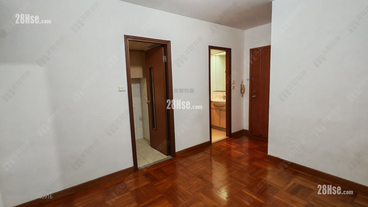 Royal Green Rental 2 Bedrooms , 1 Bathroom 415 ft²