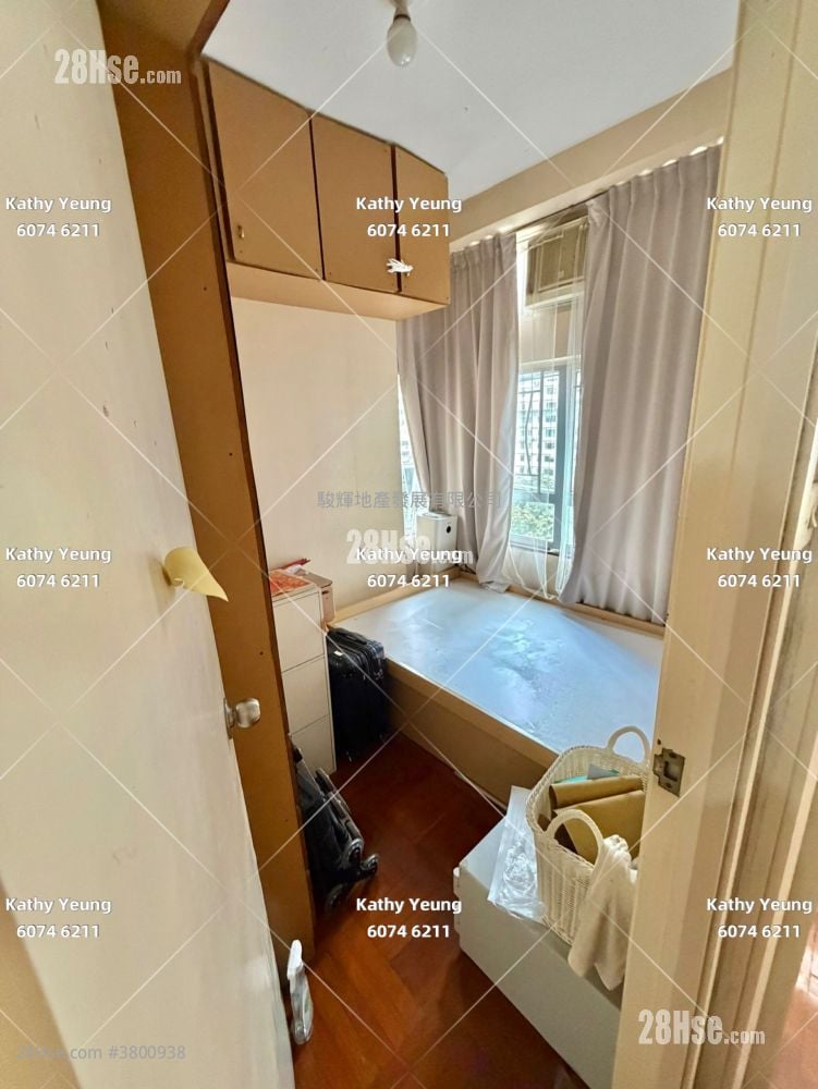 Mainway Court Sell 2 Bedrooms , 1 Bathroom 355 ft²